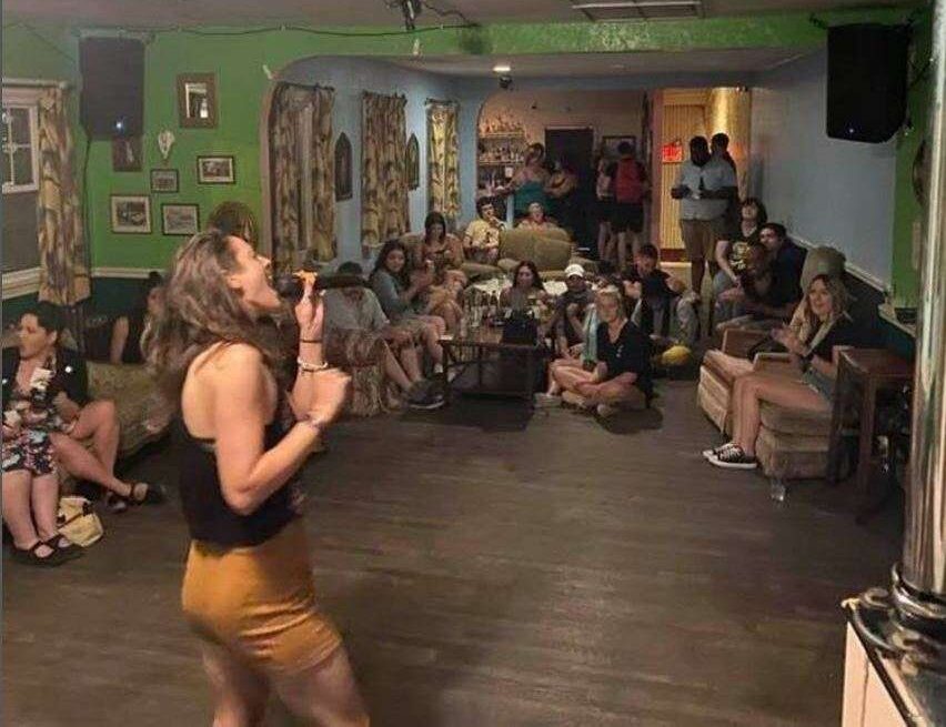 Karaoke at The 700